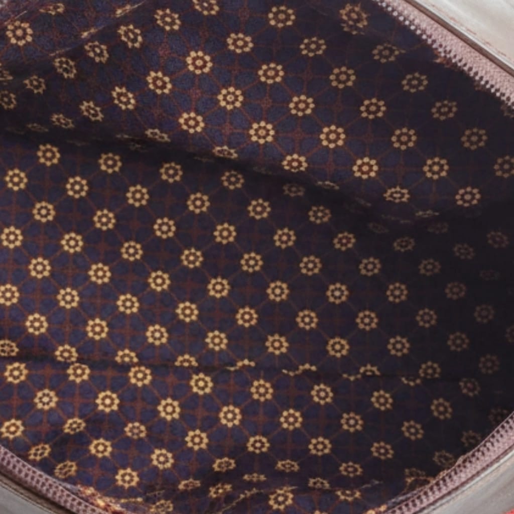 Bolso artesanal de mano de cuero y rafia en tono rojo