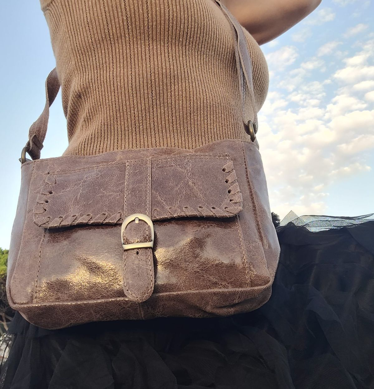 Bolso piel color marrón con hebilla