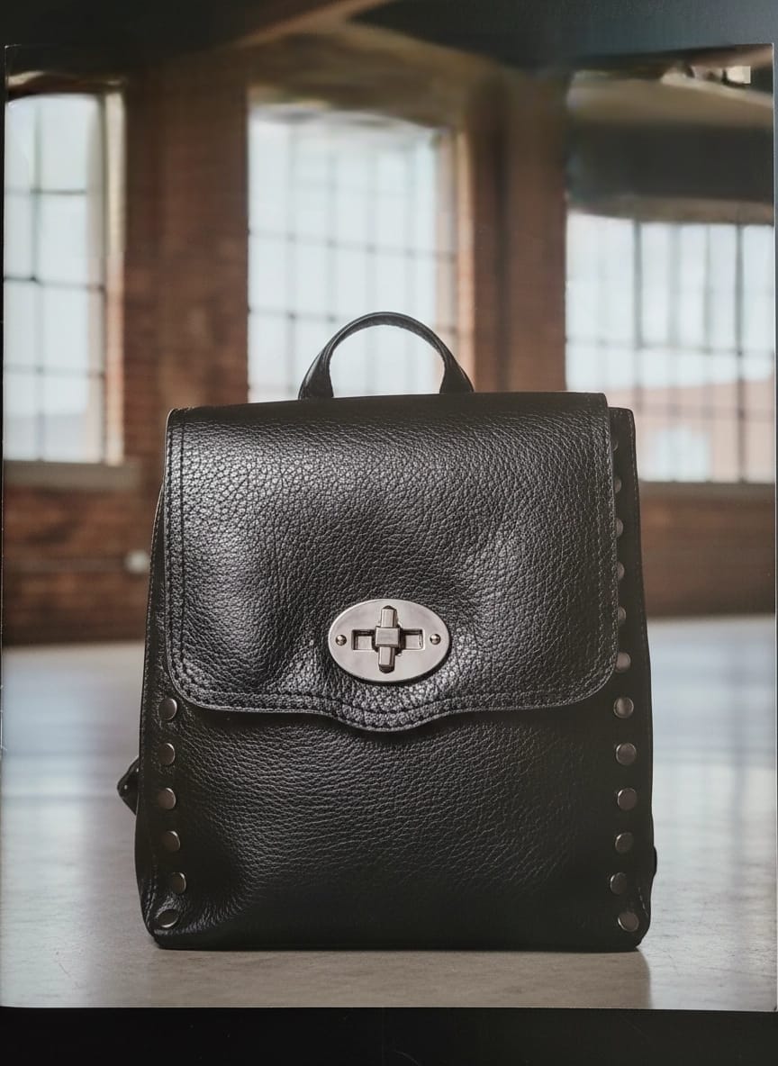 Mochila tachuelas negra